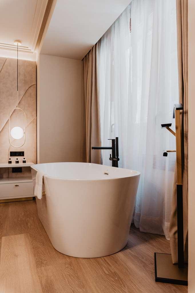 Nivia Born Boutique Hotell